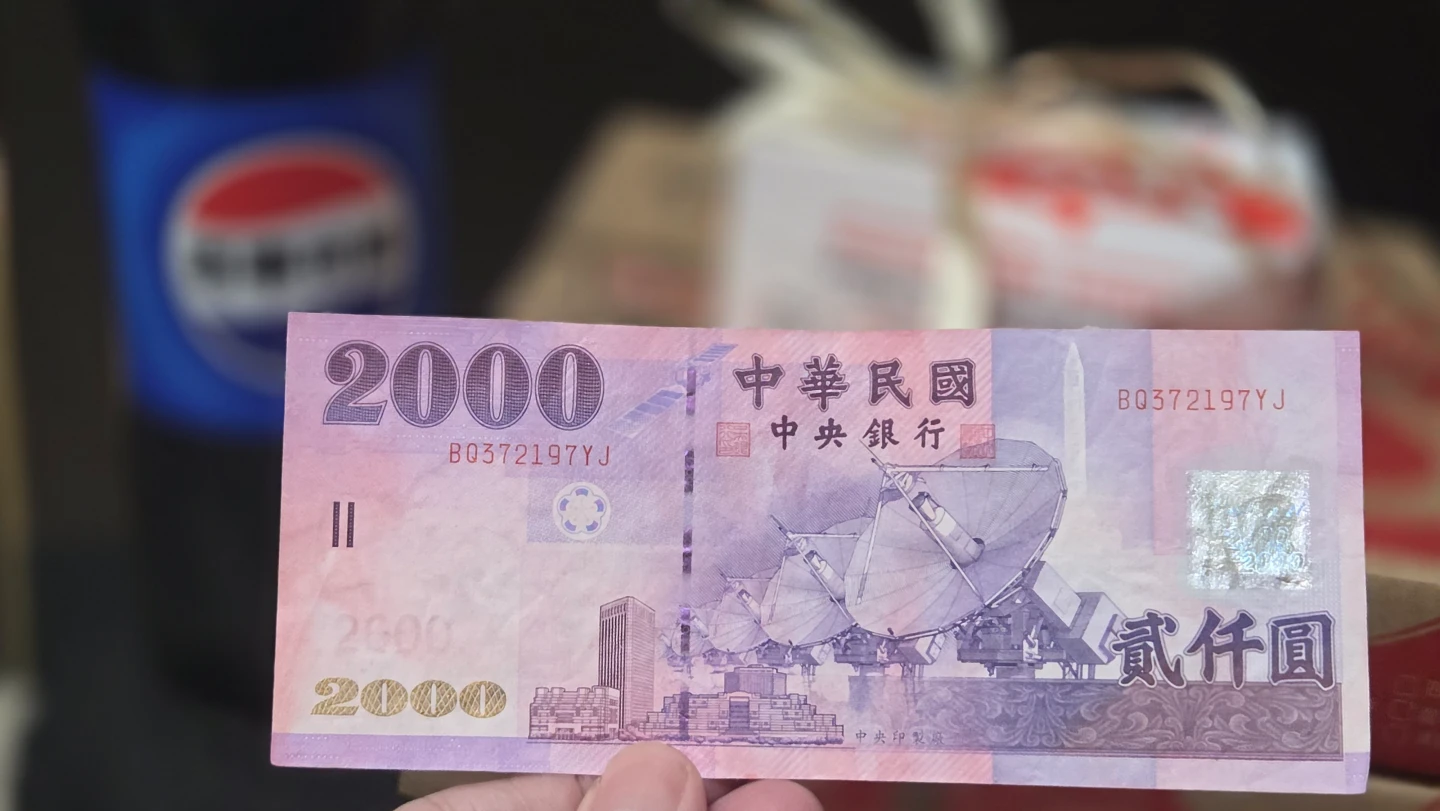 獨家|必勝客拒收2千元紙鈔!通過驗鈔機檢驗也不收 店家揭原因