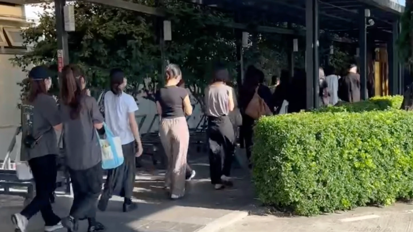 家屬與同事上午為孫女舉辦告別式,場面哀戚。民眾提供