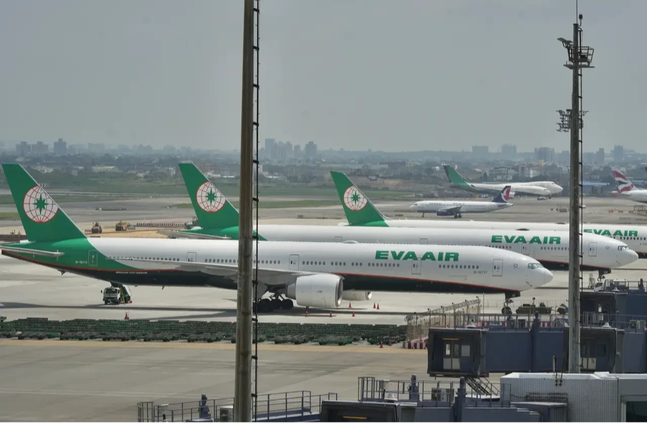 長榮空服員猝逝引關注。圖為長榮航空班機,林林攝