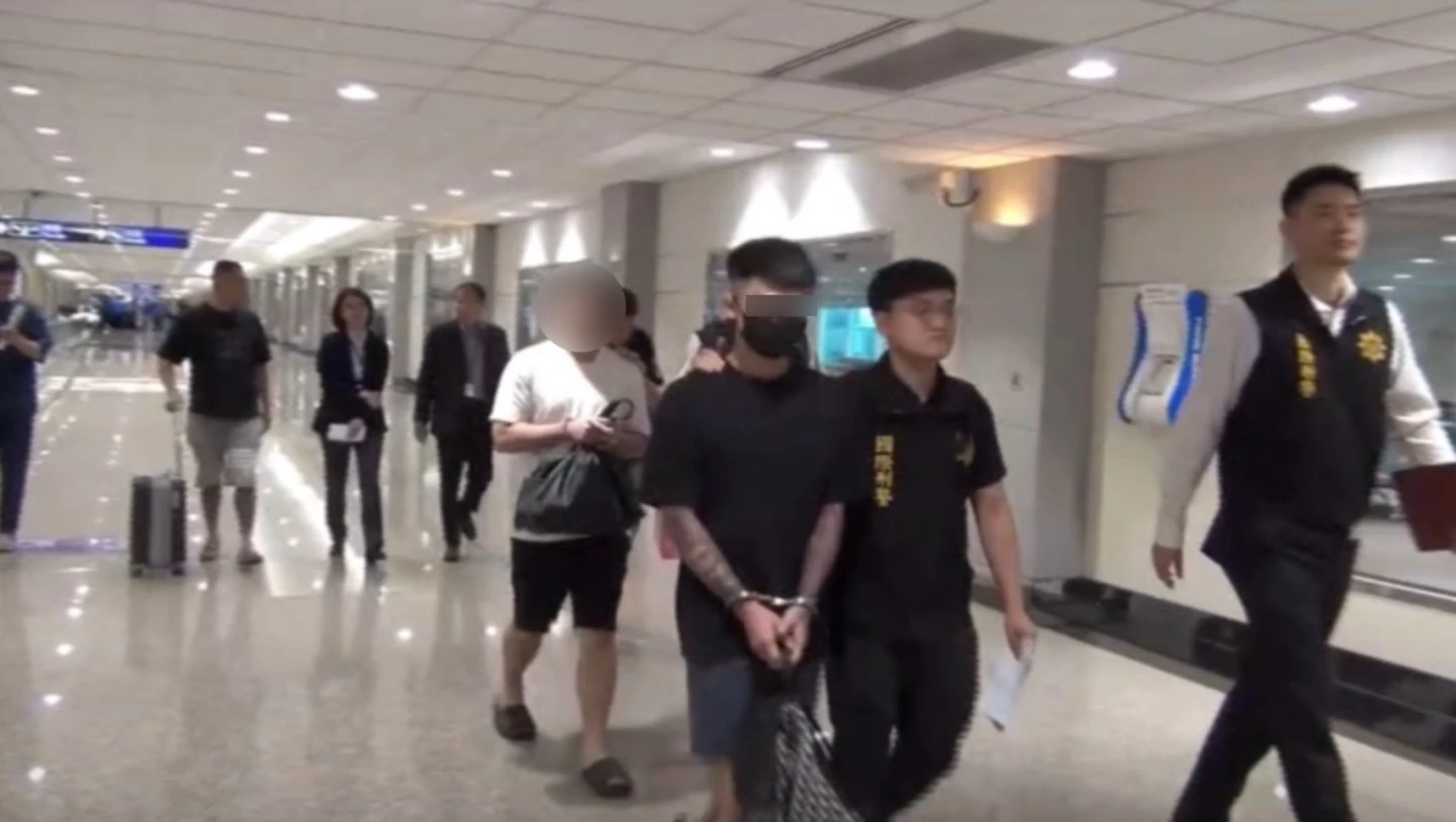 台灣、越南司法互助合作,上月24日押解9名通緝犯返國受審。翻攝畫面