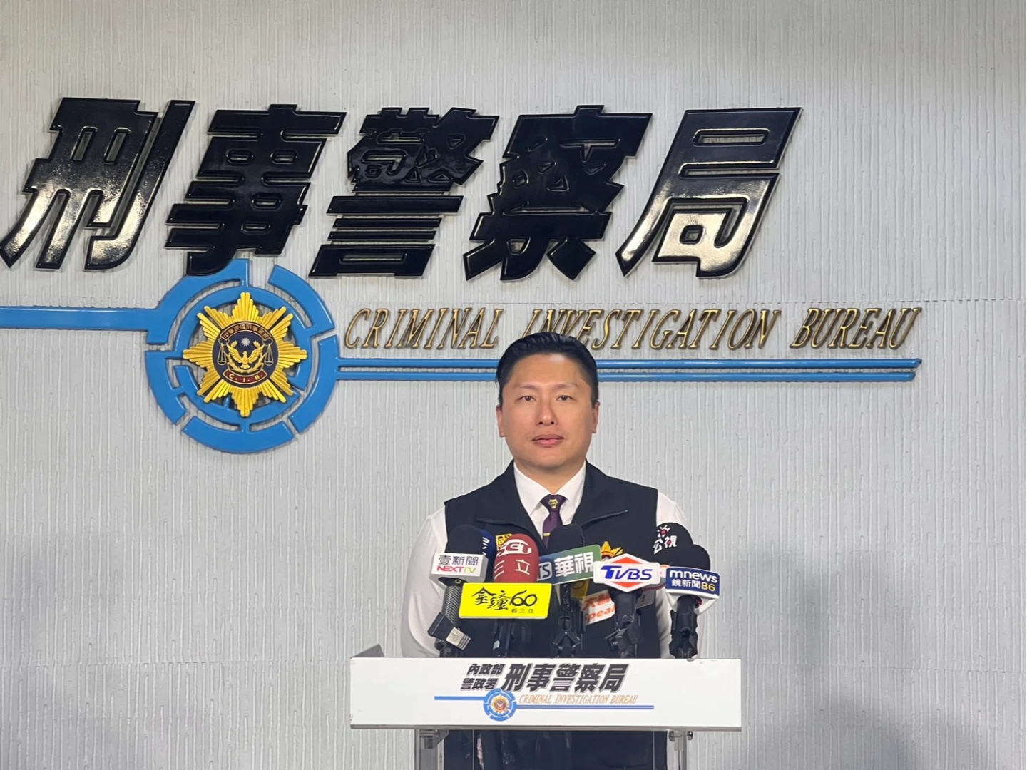 刑事局國際刑警科偵二隊隊長陳思翰說明案情。刑事局提供