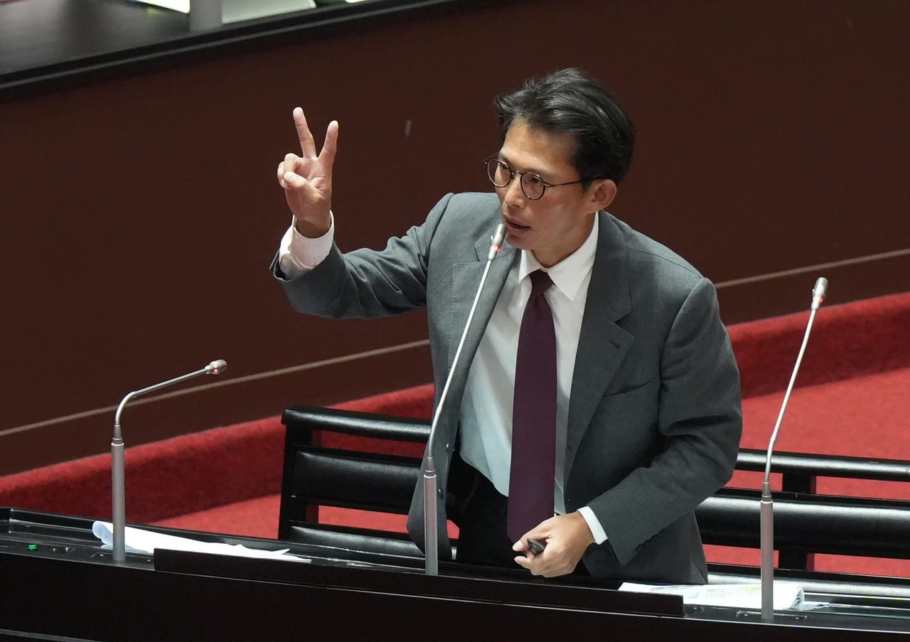 民眾黨主席黃國昌遭控吸收駭客,不過他本人嚴正否認。梁建裕攝