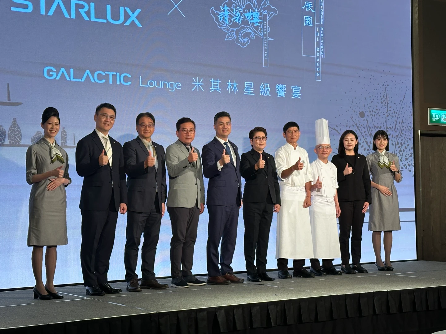 星宇航空執行長翟健華(左5)、策略長劉允富(左4)、公關長暨發言人梁文龍(左3)。陳怡文攝