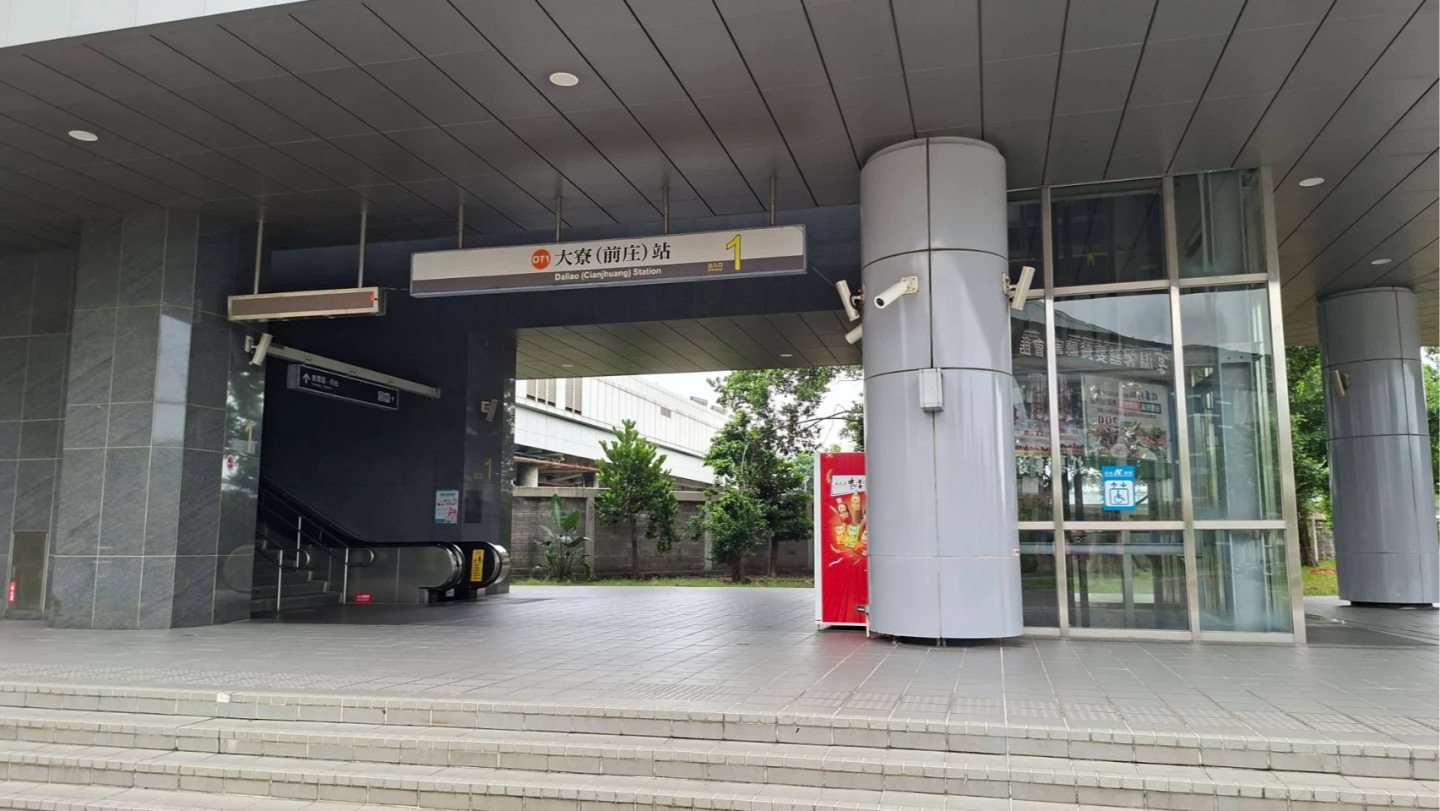 被害女子昨晚在高雄捷運大寮車站遭蔡姓男子偷拍、尾隨。民眾提供