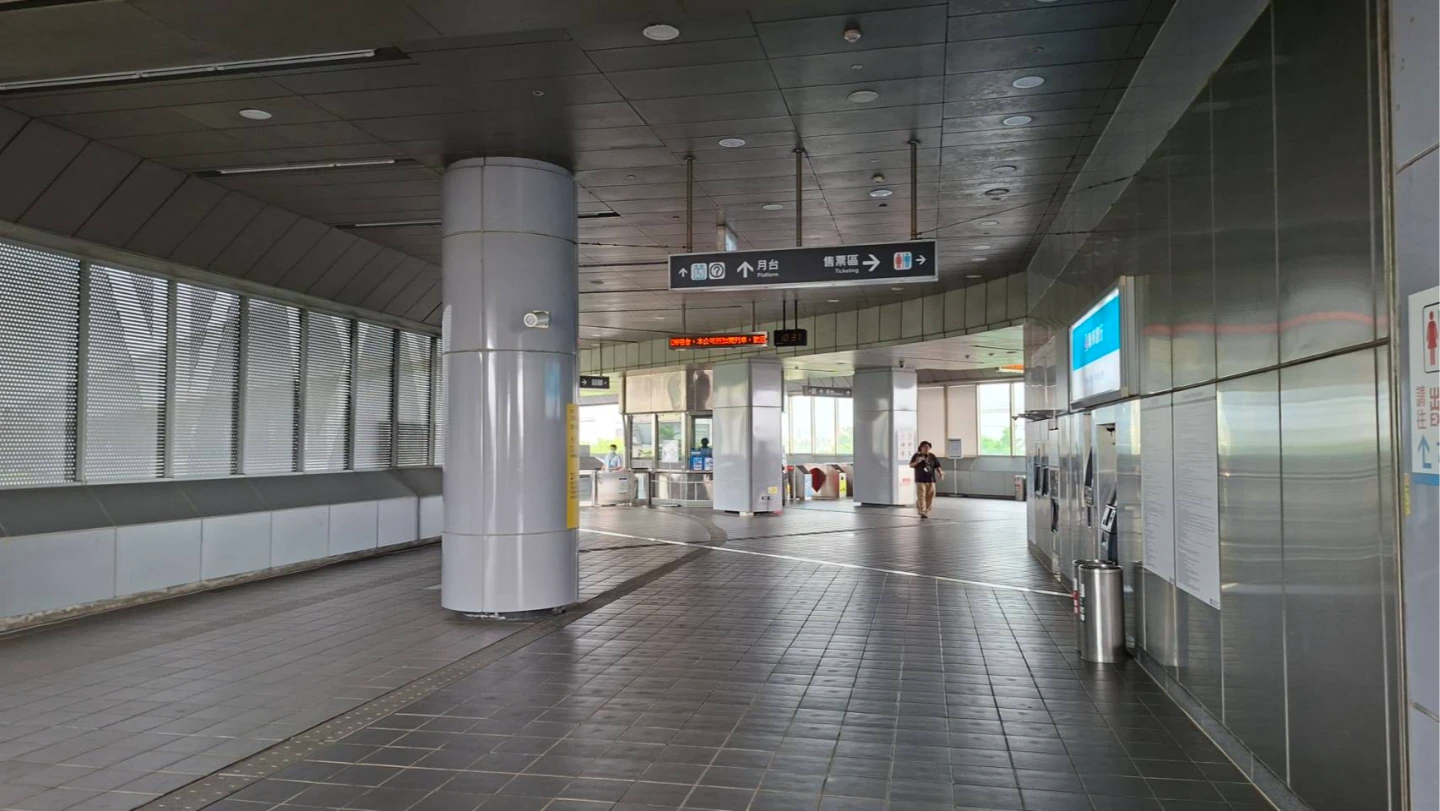 被害女子昨晚在高雄捷運大寮車站遭蔡姓男子偷拍、尾隨。民眾提供
