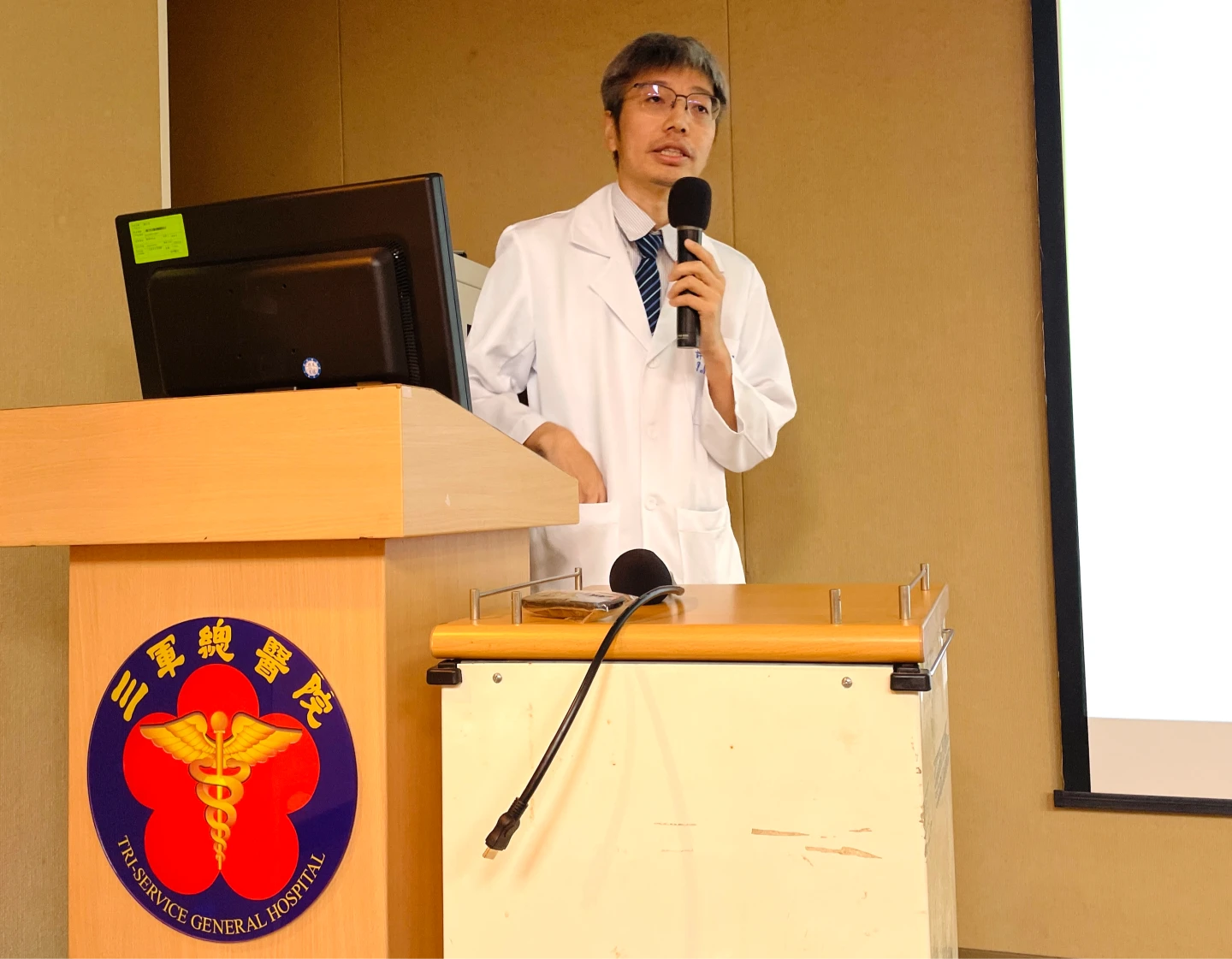 許舜能說,AI智動化血液透析系統不僅提升照護效率,也大幅改善病人體驗與安全。賴昀岫攝