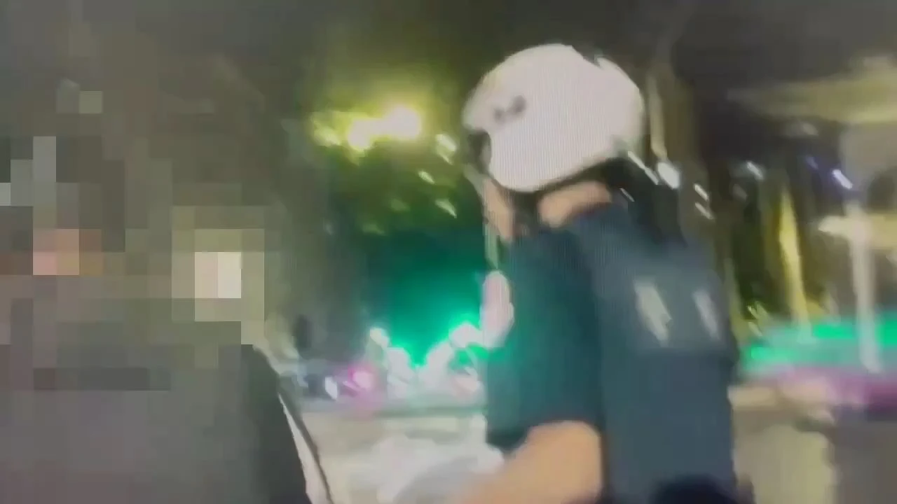 警方到場帶回徐男法辦。翻攝畫面