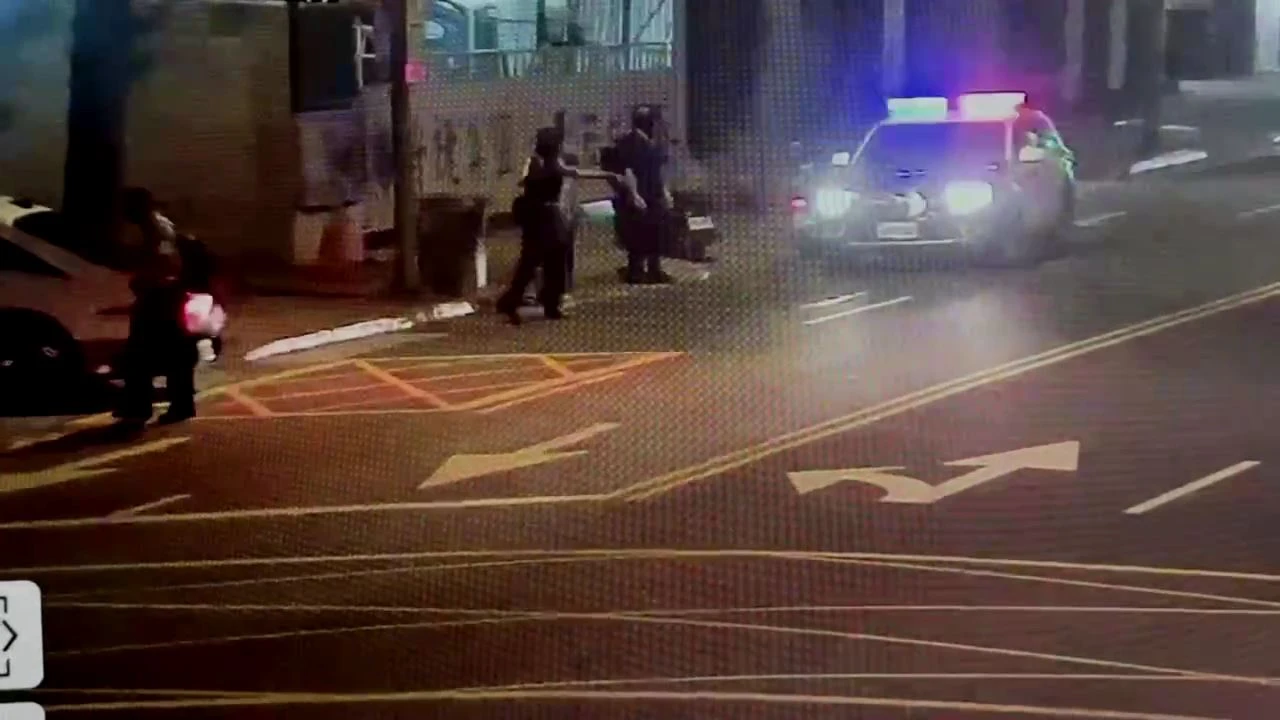 事發當下警方到場。翻攝畫面