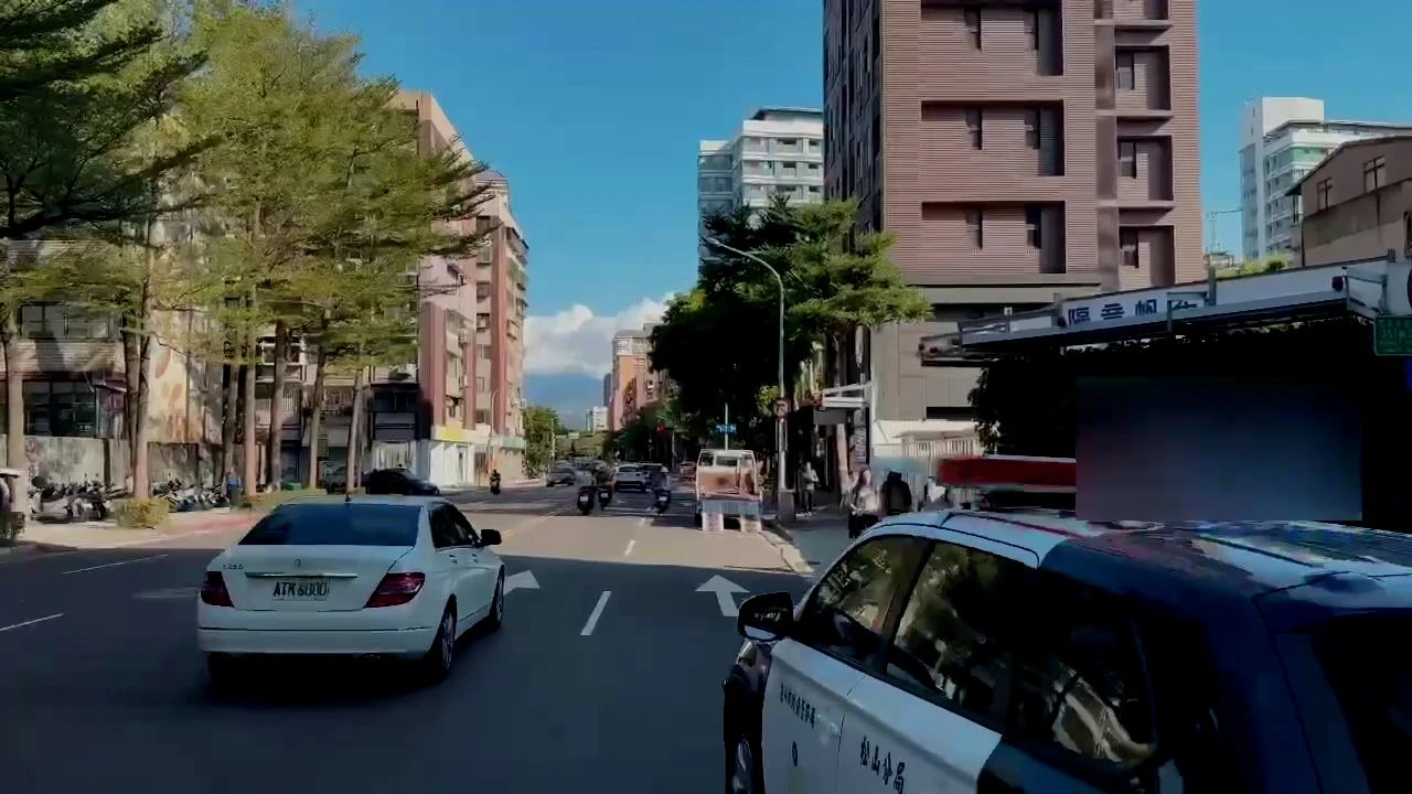 事發現場,警方加強巡邏。翻攝畫面
