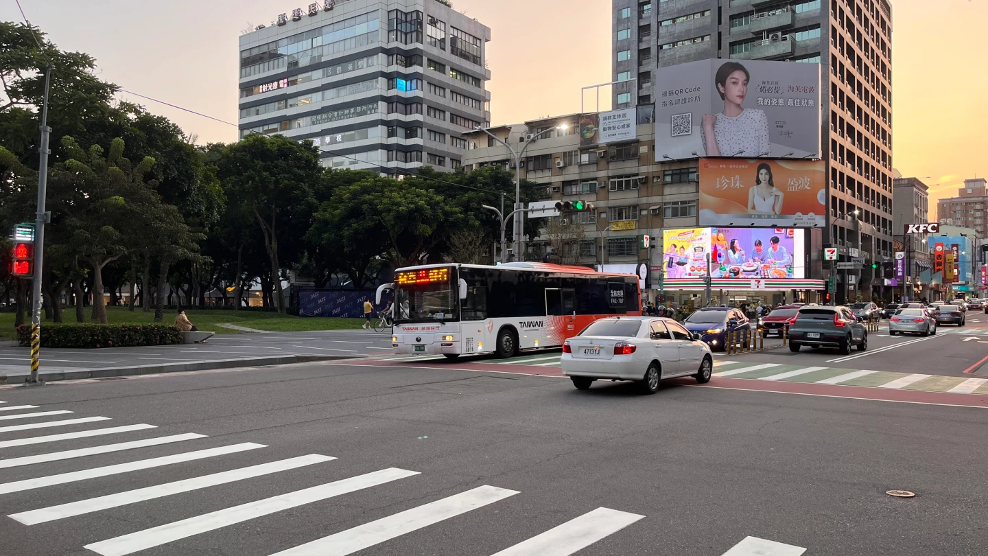 台中市交通局呼籲民眾多利用大眾運輸工具。中市府提供