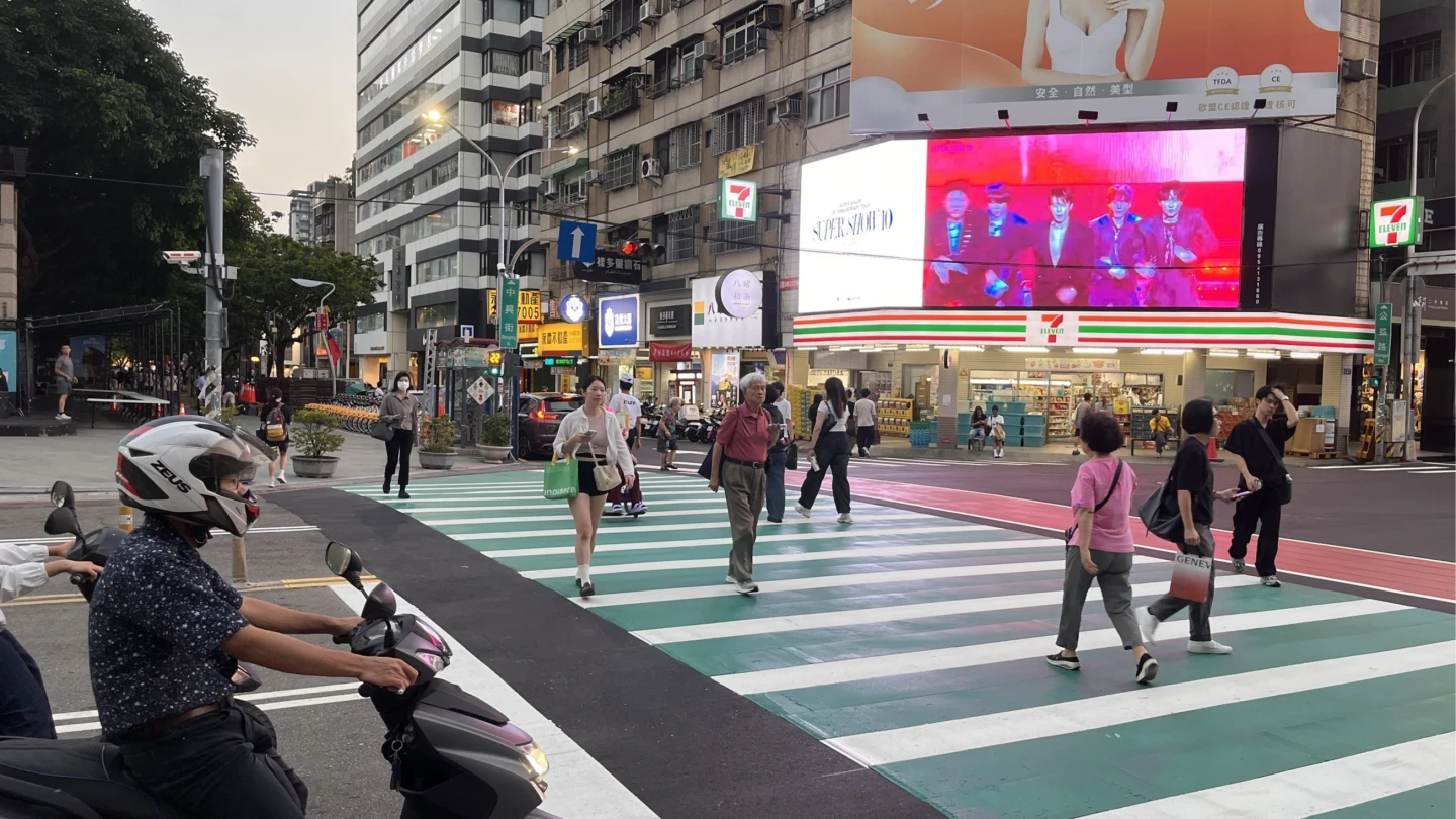 開車民眾可將車輛停放於鄰近停車場,步行或轉乘公車進入會場。中市府提供