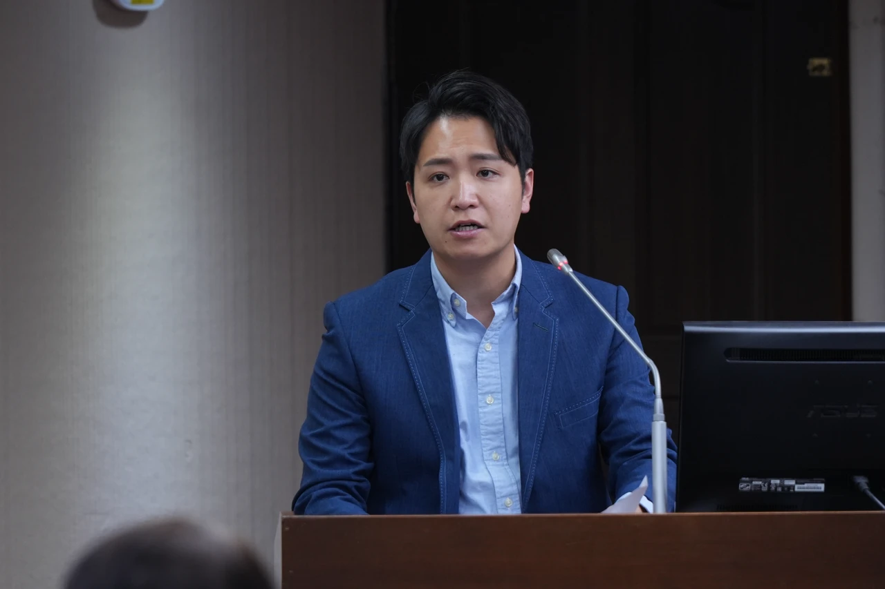 藍委羅廷瑋。專題報告
