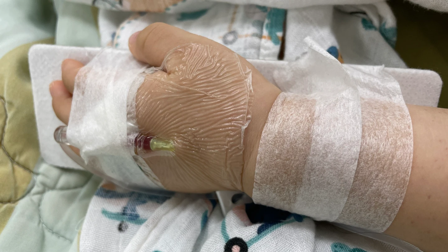醫師指出,一歲以下的嬰兒染病,相對於流感的重症與死亡風險,恐分別激增16倍、5倍。李慶雲兒童感染暨疫苗發展醫學文教基金會提供
