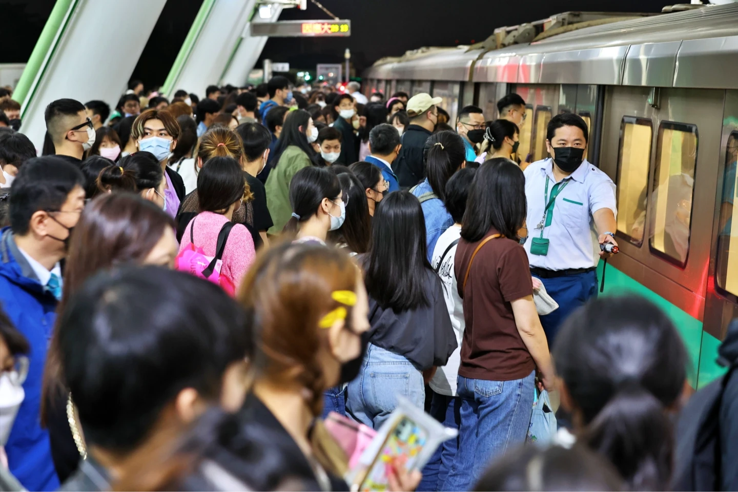散場後,高雄捷運將縮短班距疏運。高捷提供