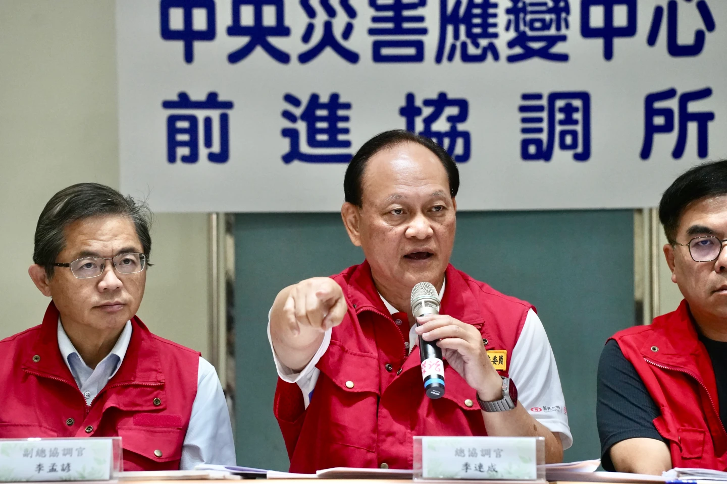 季連成神情威嚴,日前發難花蓮縣府官員「你搞清楚」。林林攝