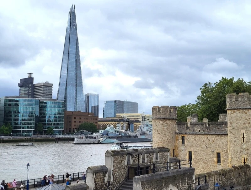 英美聯手打擊跨國詐騙和洗錢,14日對以柬埔寨為基地的大規模跨國犯罪網絡宣布制裁,出身中國的集團犯罪首腦陳志曾在台灣居住,並出入台灣至少10次以上。圖為倫敦金融城周邊一隅。中央社