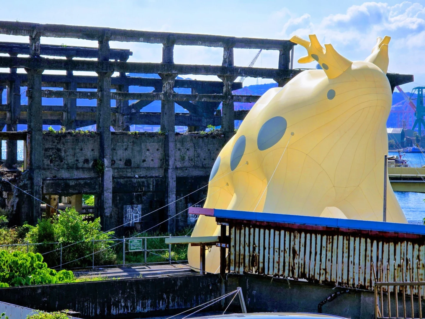 《光獸 Mossmo》是大型充氣、光影的立體裝置,位在阿根納造船廠遺構之中。取自FB @長榮桂冠酒店基隆