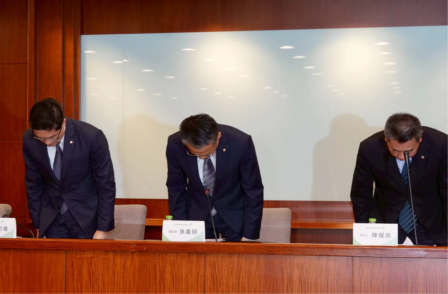 長榮空服員之死引發外界關注,長榮航空今天召開記者會對外說明。梁建裕攝