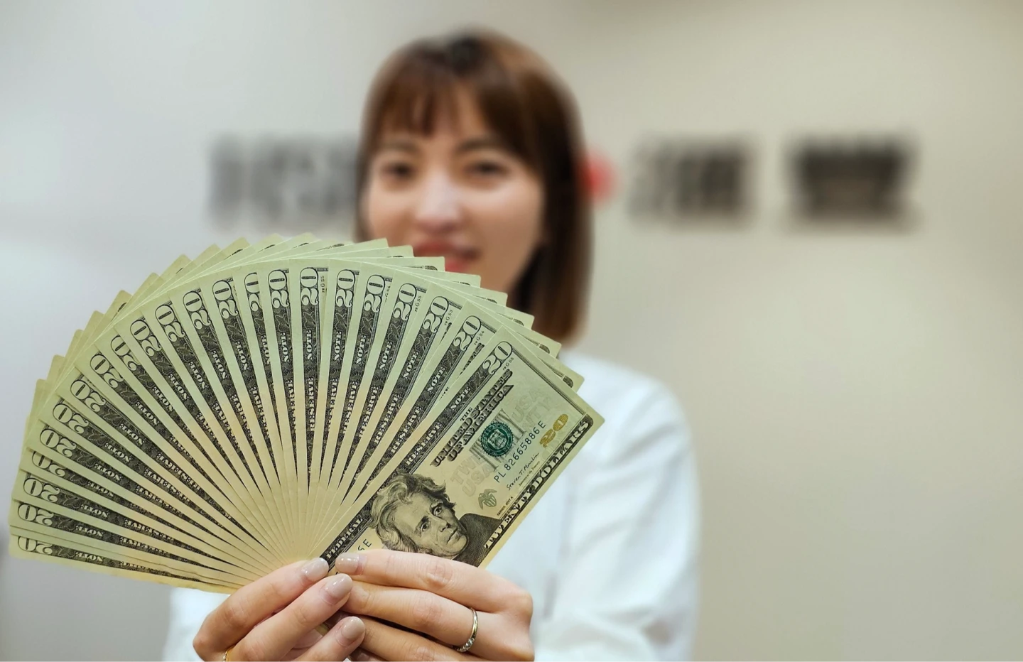 不畏降息逆風,滙豐銀行美元定存年息衝7%。業者提供