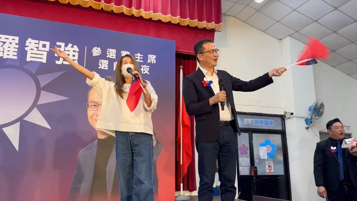 高金素梅抱病開唱《中華民國頌》。羅智強辦公室提供