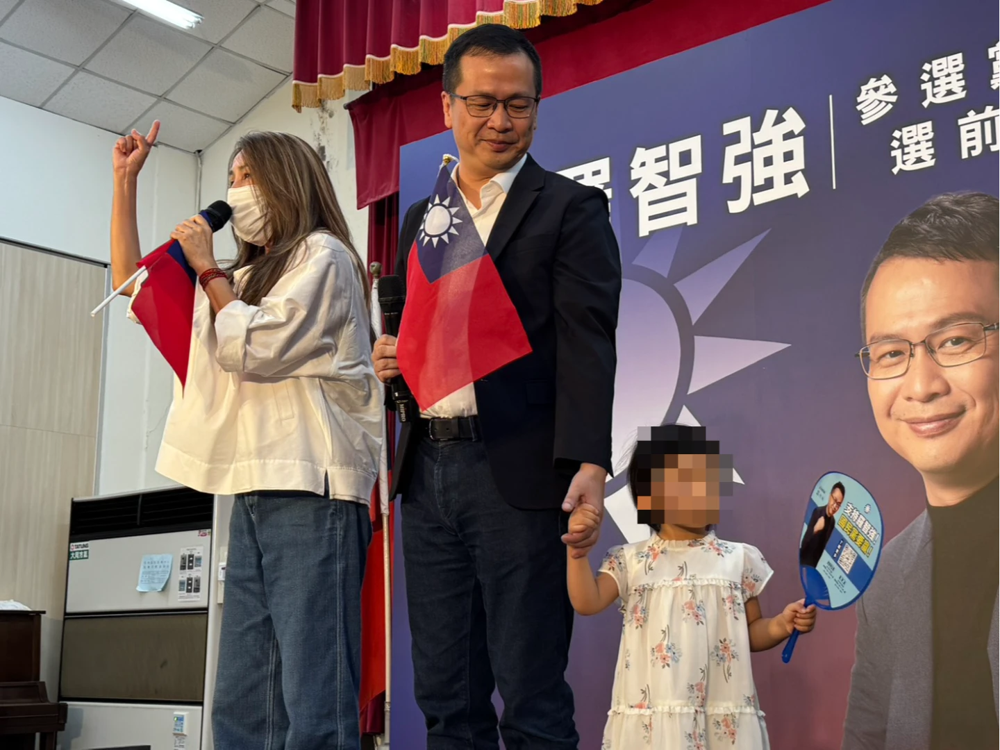 楊植斗女兒也現身。羅智強辦公室提供