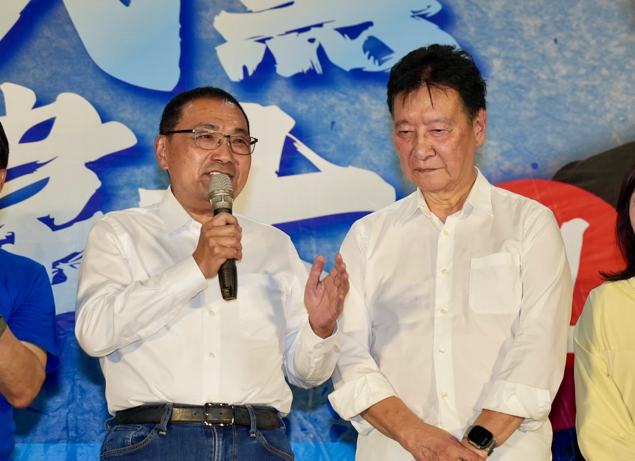 侯康力挺郝龍斌,趙少康不服老嗆PK。梁建裕攝
