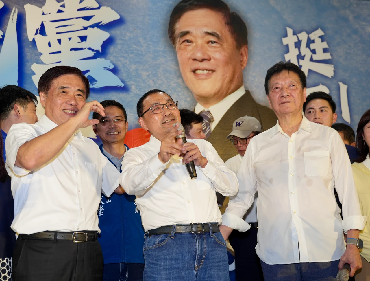 侯康配合體挺郝龍斌。梁建裕攝
