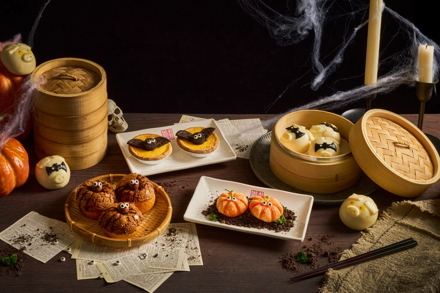 點點心-萌鬼蝙蝠蛋塔98元、蜘蛛菠蘿包148元、黑俠豬仔包158元、幽靈南瓜球108元。緯豆集團提供