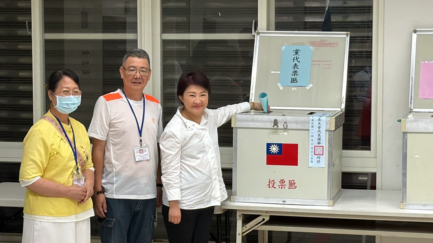 台中市長盧秀燕在中午完成黨主席及黨代表投票。王煌忠攝