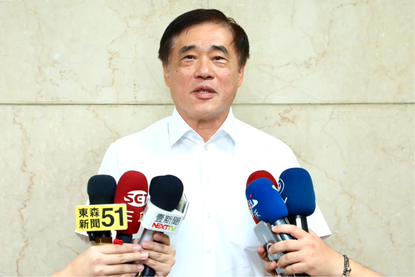 台北市前市長郝龍斌恭喜鄭麗文。陳卓邦攝