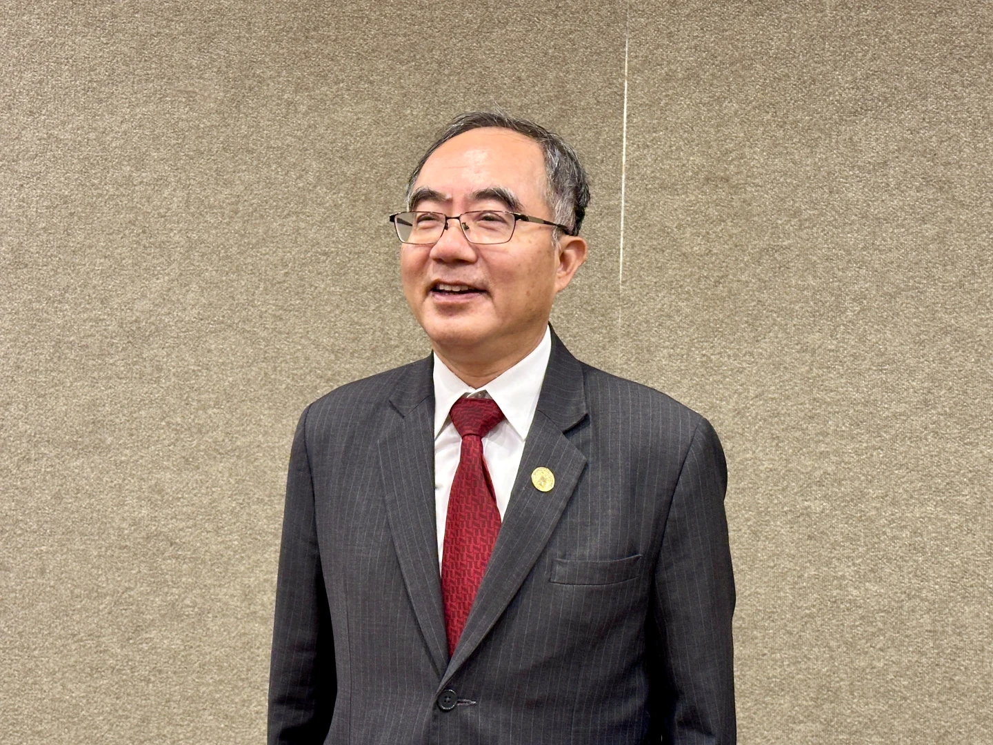 陳文章今天出席台大校務會議,會後接受媒體採訪。王良博攝