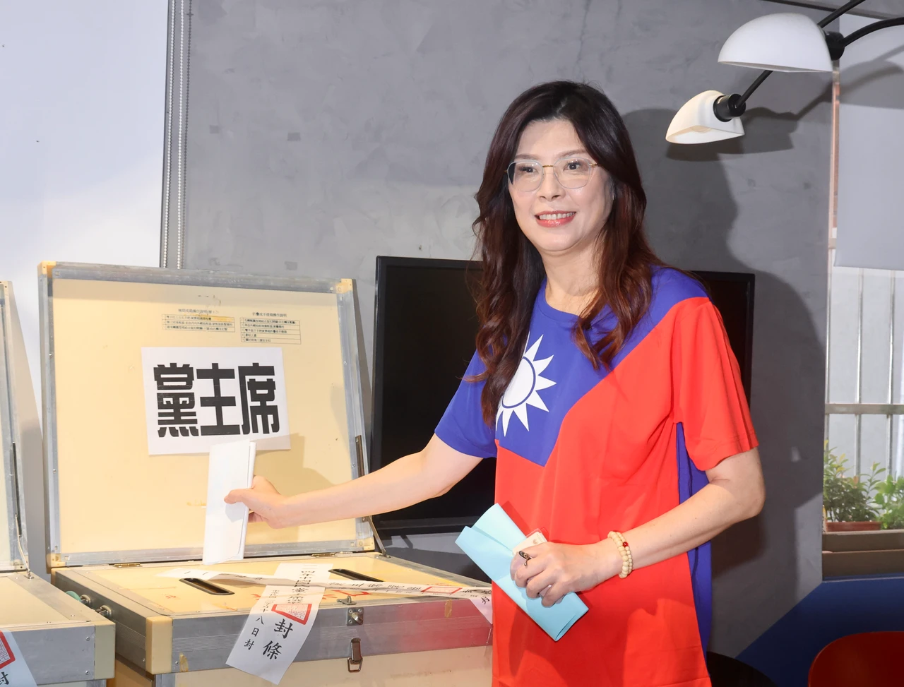 鄭麗文說晚點要開記者會。梁建裕攝