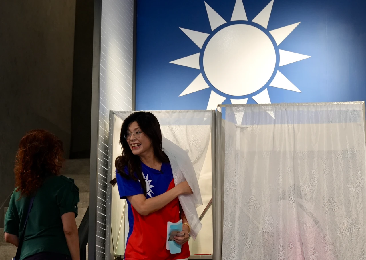 鄭麗文的親中色彩,經過「大陸介選」爭議,在這場選戰中備受質疑。梁建裕攝