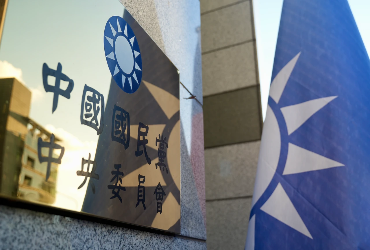 傳擋軍購10次換「降規國共論壇」　國民黨怒告《自由時報》