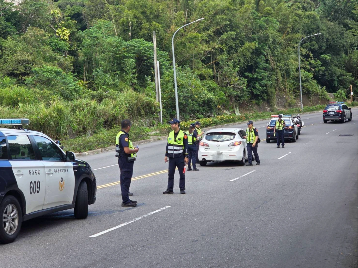 CAR SHOT TODAY車聚,瑞芳警派員交管,取締違規車輛。翻攝畫面