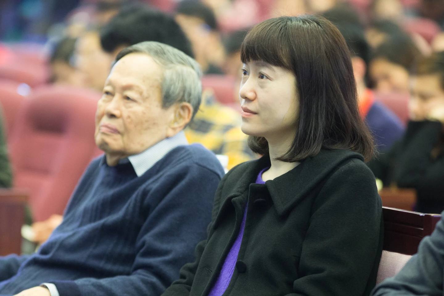 中國物理學家楊振寧的遺產安排備受熱議。圖為楊振寧和妻子翁帆,2017年3月30日出席北京清華大學的一場講座。法新社