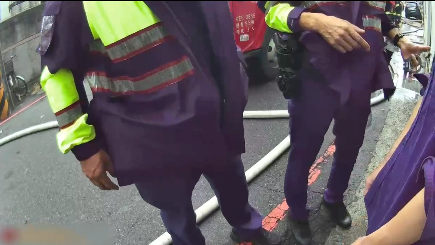警方當場逮捕林男帶回偵辦。翻攝畫面