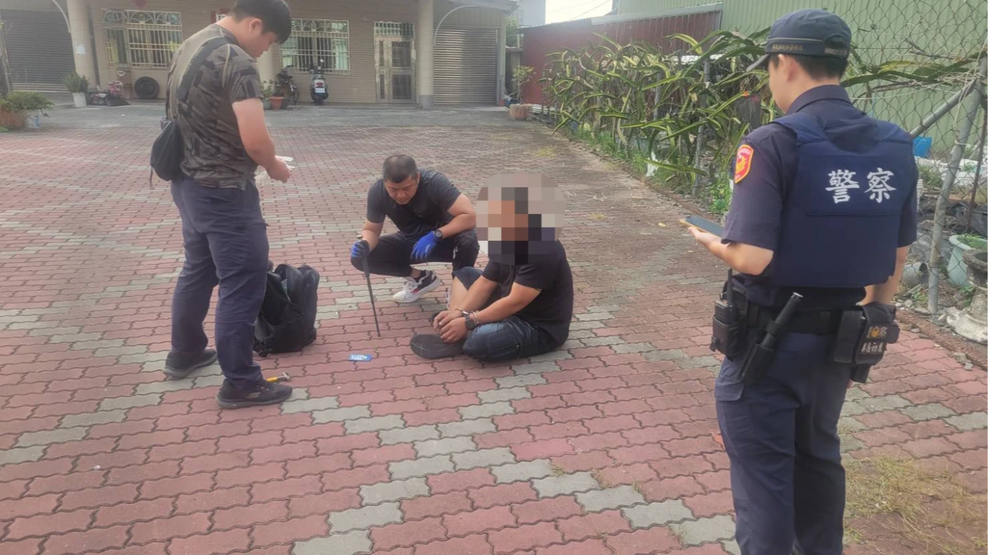 警方順利逮捕黃姓車手。民眾提供
