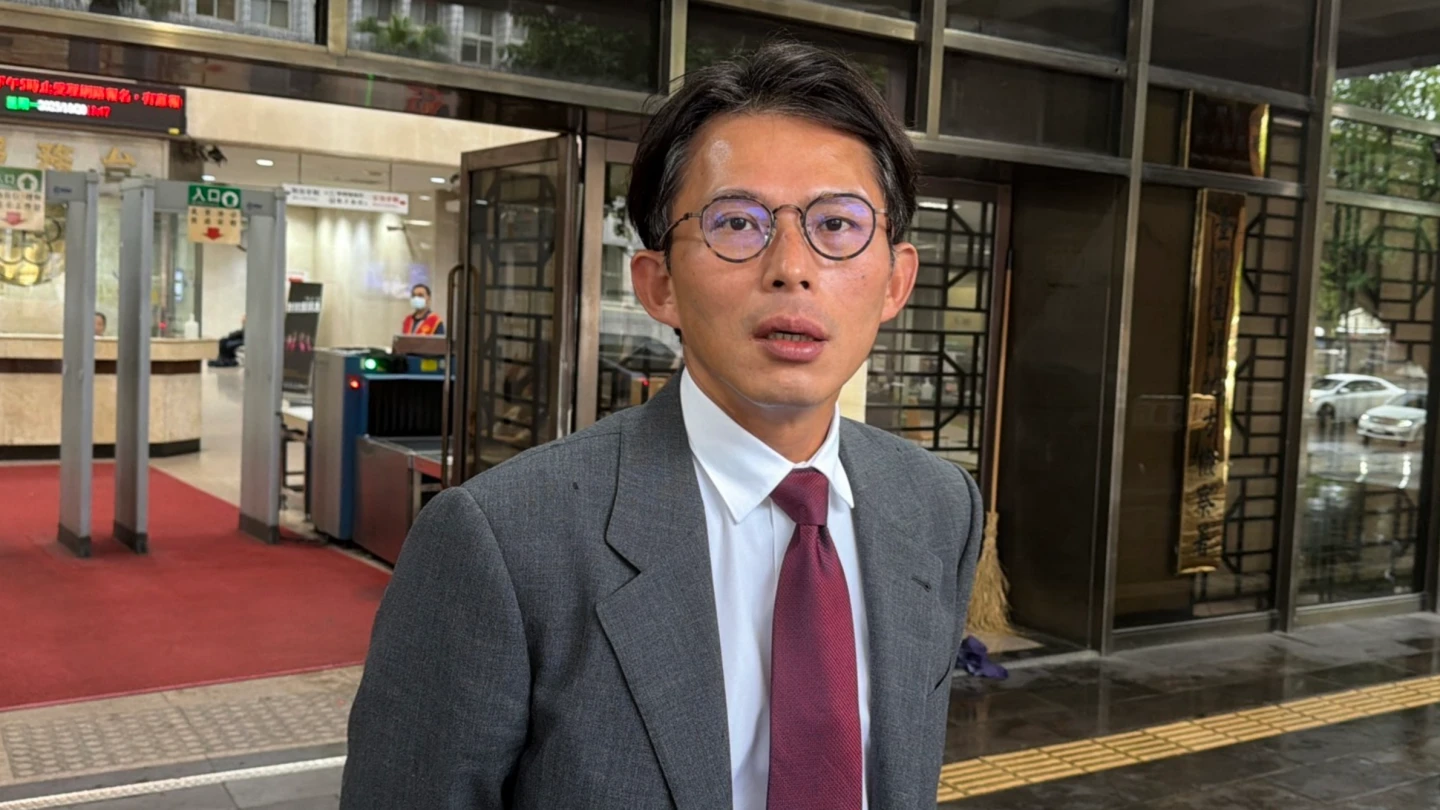 民眾黨主席黃國昌因涉違反《集遊法》今被北檢傳訊。丁牧群攝