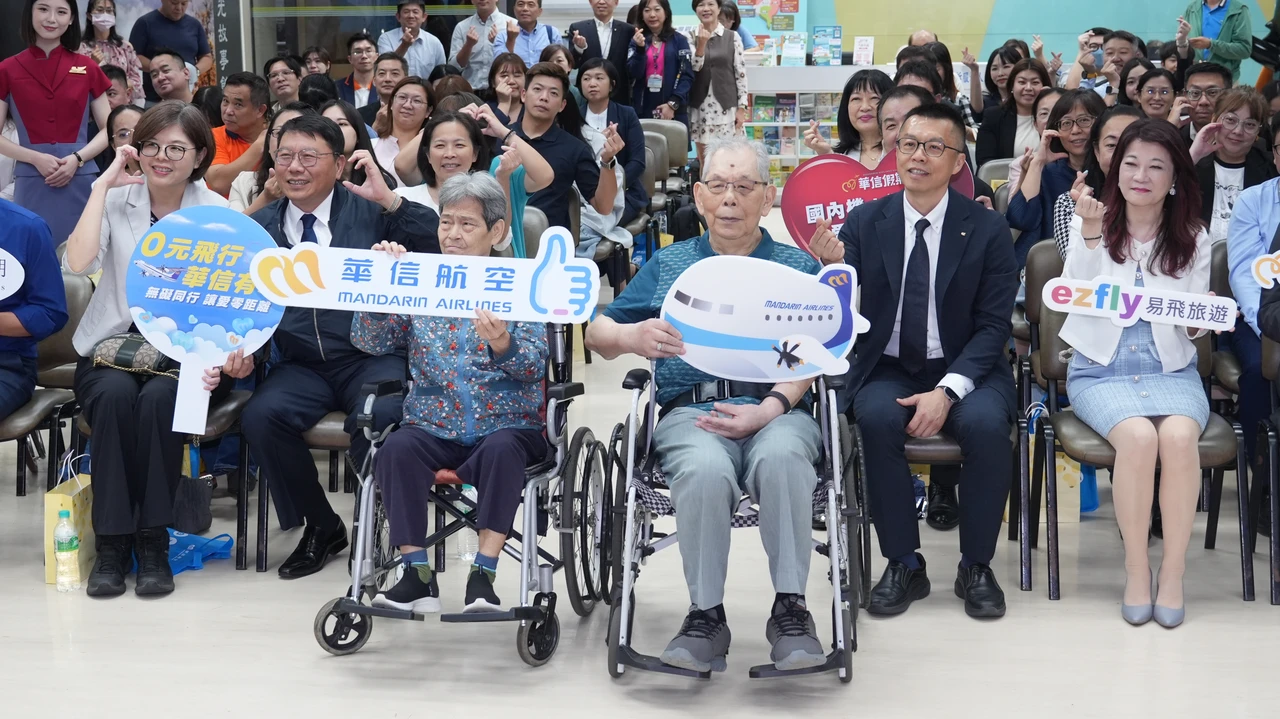 華信航空推出愛心同行專案0元飛行。葉志明攝