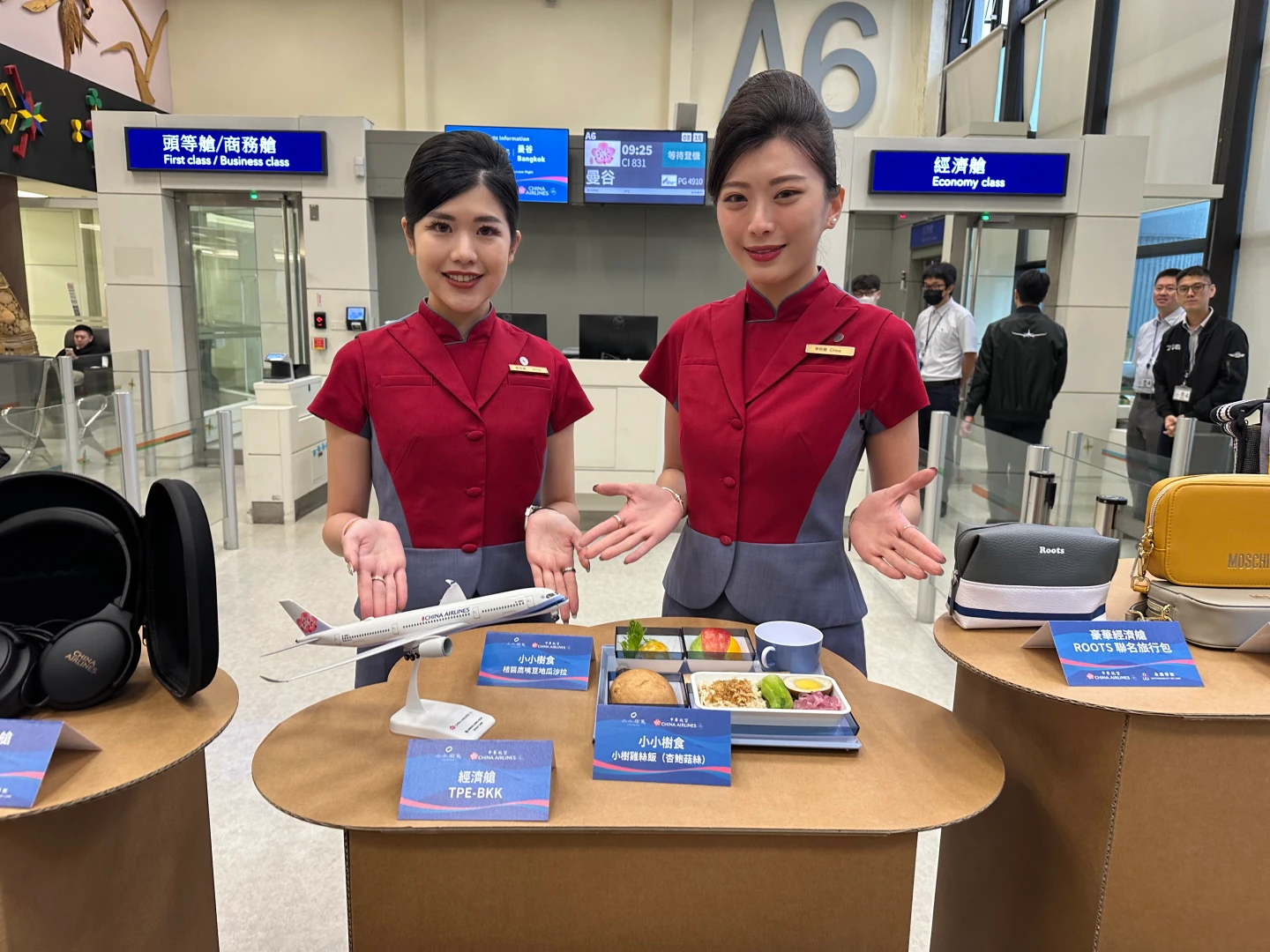 華航今(10/21)日第四度參與天合聯盟SkyTeam航空飛行挑戰,以A350-900新世代節油航機執飛台北-曼谷。陳怡文攝