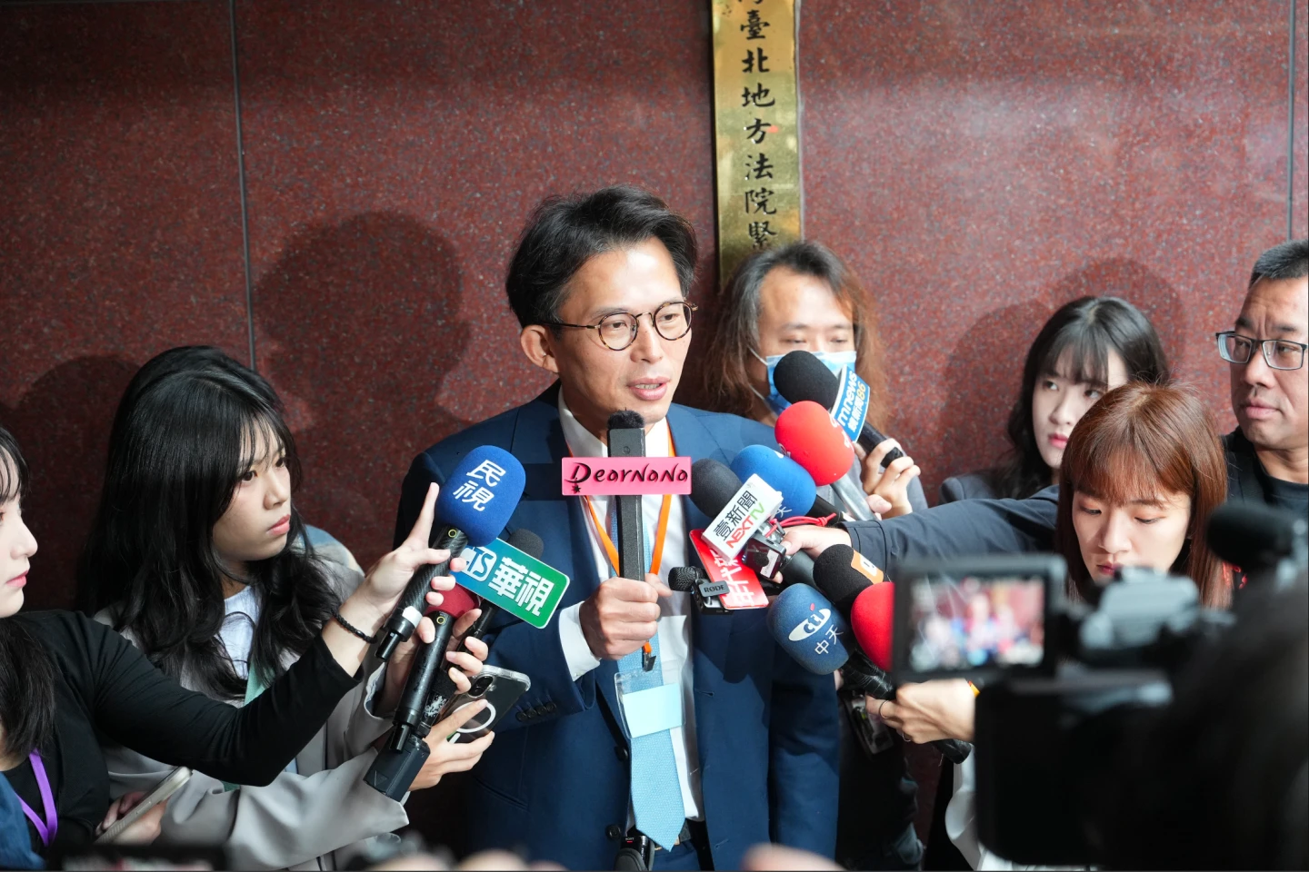 黃國昌今受訪嗆鏡週刊作假新聞。陳卓邦攝