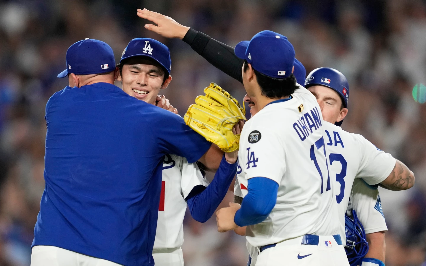 大谷翔平和佐佐木朗希兩大日本球星聯手助道奇挺進世界大賽,吸引大批日本觀眾搶看。美聯社