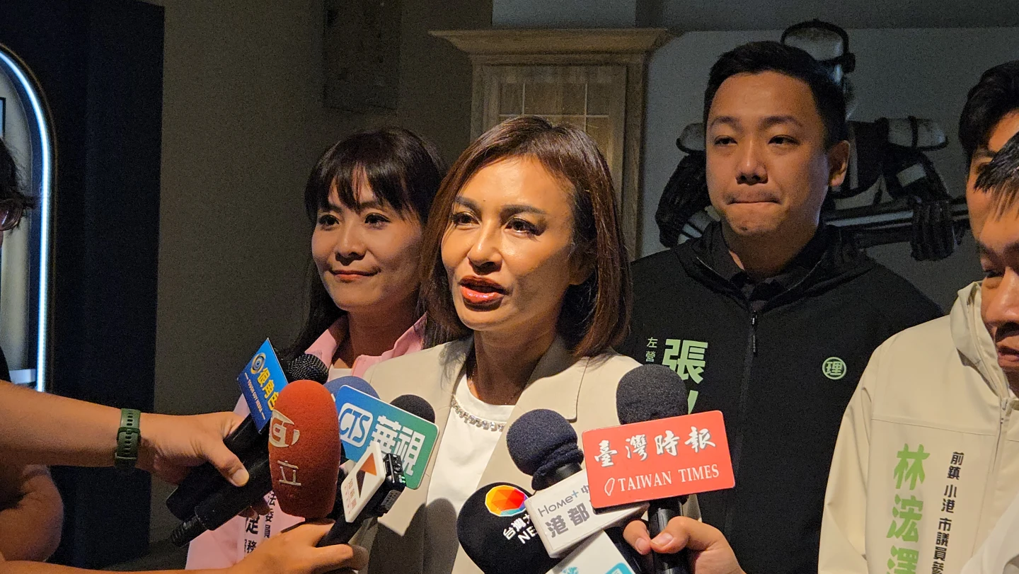 民進黨高雄市長初選參選人邱議瑩,今天在首場政策發表會上接受記者聯訪。王勇超攝