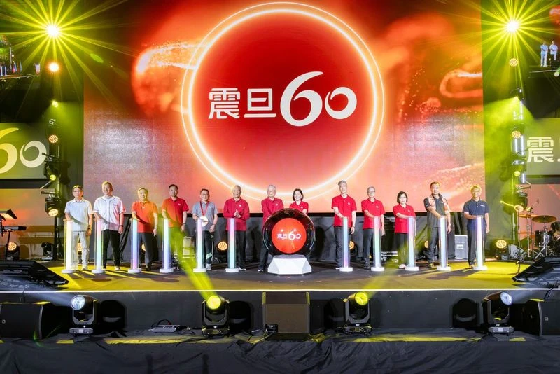 60周年台灣活動由震旦集團陳永泰創辦人(中)與袁蕙華董事長(中右)及經營團隊。公司提供