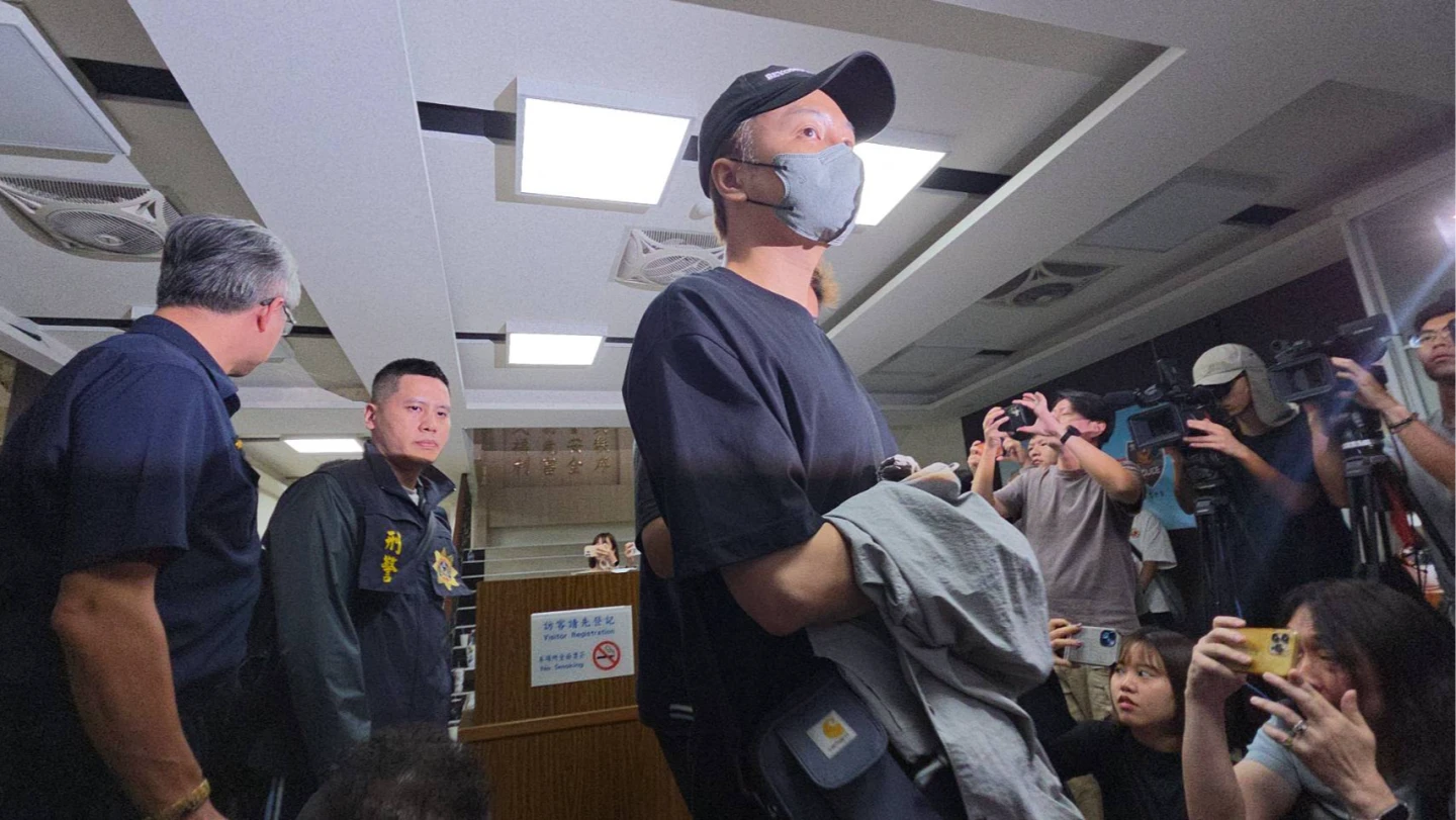 書偉移送地檢署複訊。曾伯愷攝