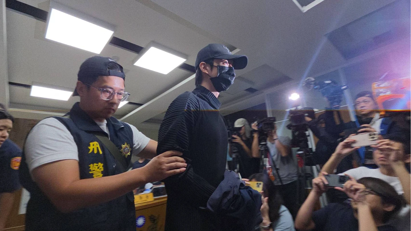 棒棒堂小杰廖允杰涉花錢閃兵遭移送地檢署。曾伯愷攝