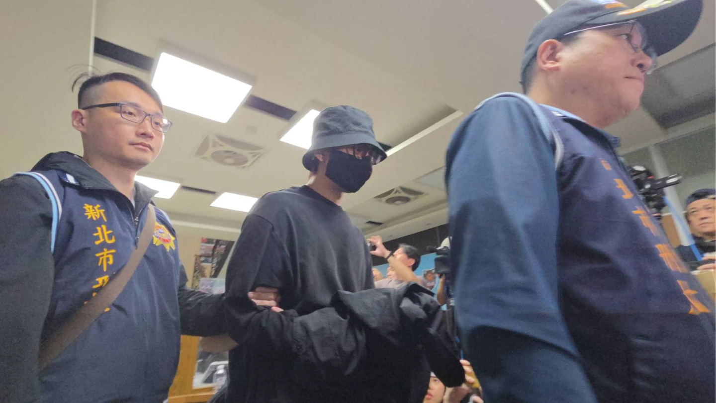 藝人陳柏霖閃兵價格僅10萬最低,稍早移送新北地檢署複訊。曾伯愷攝