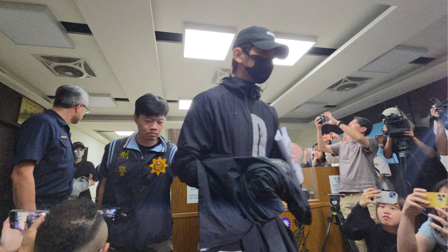 修杰楷移送地檢署複訊。曾伯愷攝