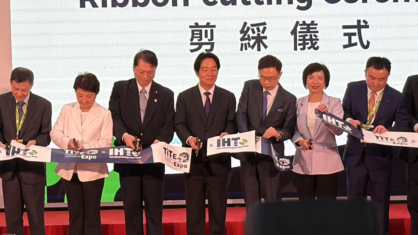 2025台灣國際五金工具博覽會暨五金工業展開幕典禮,今天(21日)在台中國際會展中心盛大登場,總統賴清德與台中市長盧秀燕出席剪綵。王煌忠攝